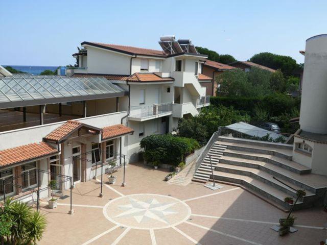 Aquamarine Residence Davoli Bagian luar foto