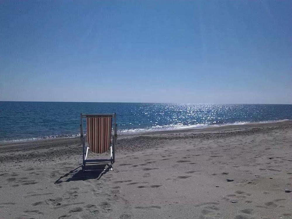 Aquamarine Residence Davoli Bagian luar foto